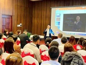 chuyen-gia-co-van-marketing-luong-ho-tran-1b-300x225